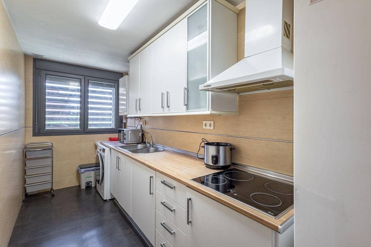 2 slaapkamer Flat te koop in Granada stad met zwembad garage - € 335.000 (Ref: 9940398)