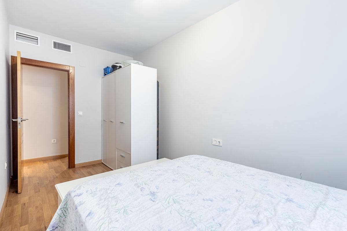 2 slaapkamer Flat te koop in Granada stad met zwembad garage - € 335.000 (Ref: 9940398)