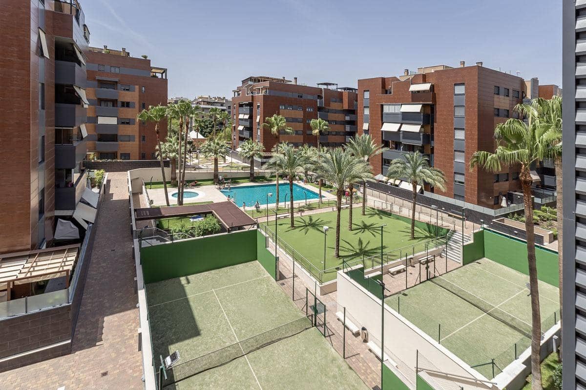 2 slaapkamer Flat te koop in Granada stad met zwembad garage - € 335.000 (Ref: 9940398)