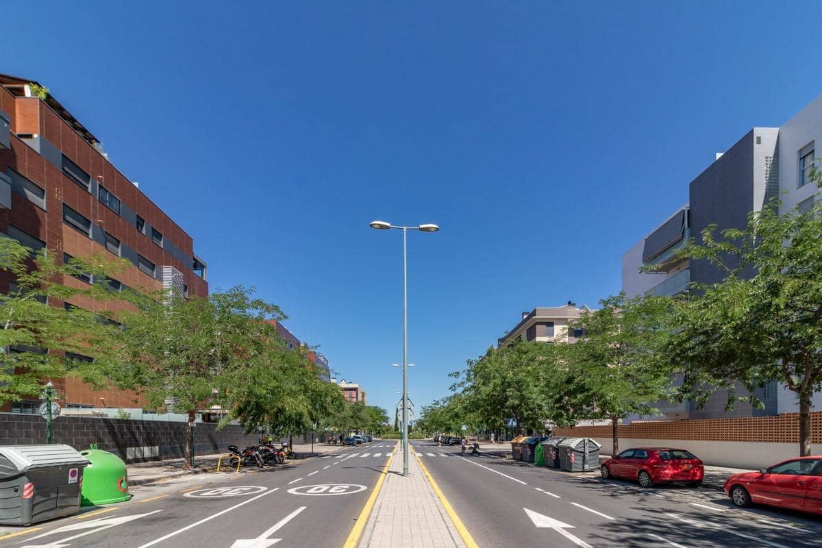 2 slaapkamer Flat te koop in Granada stad met zwembad garage - € 335.000 (Ref: 9940398)