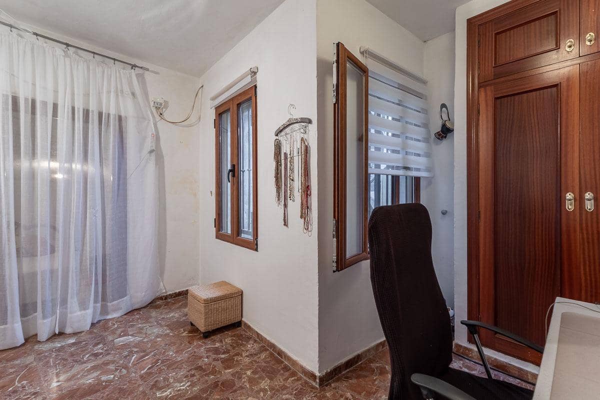 4 quarto Casa em Banda para venda em Granada cidade - 550 000 € (Ref: 9940399)