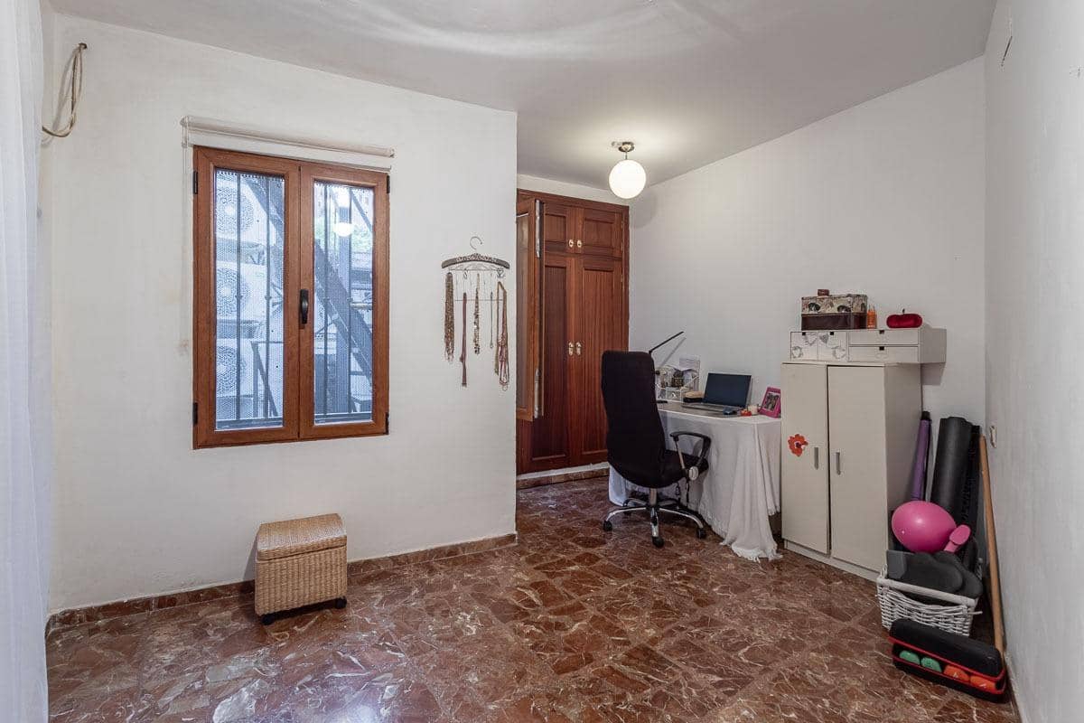 4 quarto Casa em Banda para venda em Granada cidade - 550 000 € (Ref: 9940399)