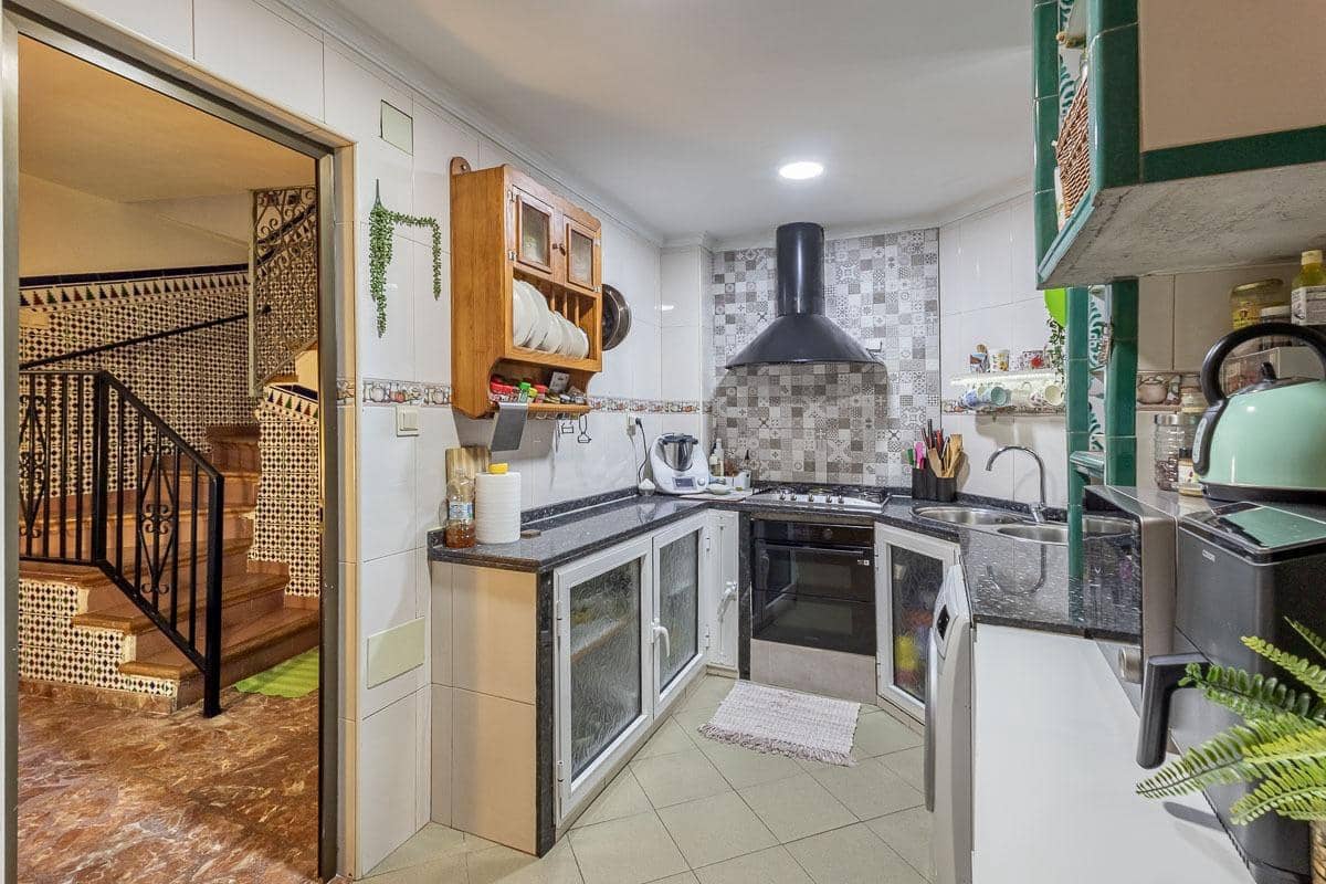 4 quarto Casa em Banda para venda em Granada cidade - 550 000 € (Ref: 9940399)