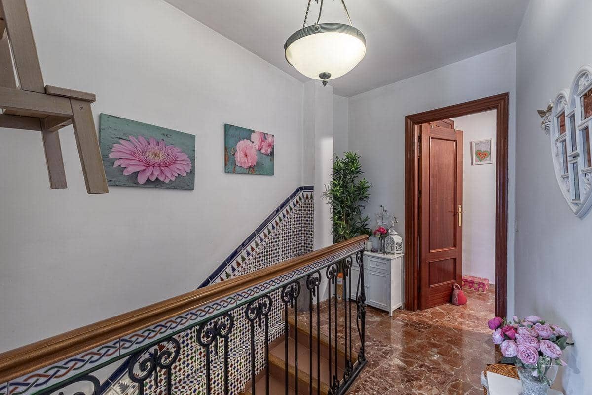 4 quarto Casa em Banda para venda em Granada cidade - 550 000 € (Ref: 9940399)
