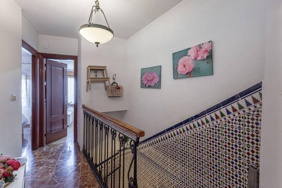4 quarto Casa em Banda para venda em Granada cidade - 550 000 € (Ref: 9940399)