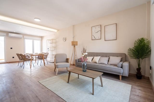 3 soverom Rekkehus til salgs i Peligros med garasje - € 269 900 (Ref: 9945939)