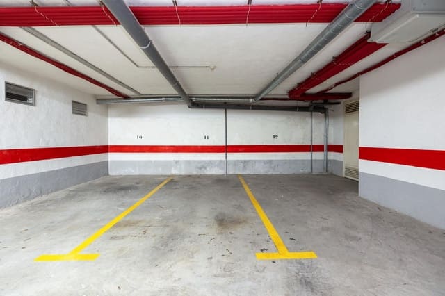 Garaż na sprzedaż w Miasto Grenada - 31 500 € (Ref: 9945940)