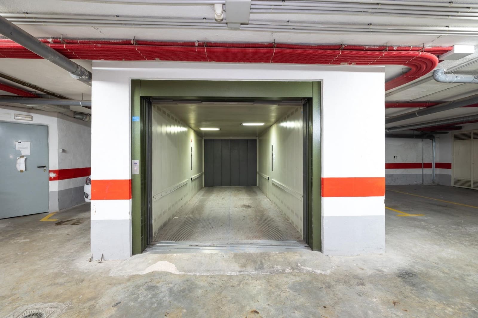 Garaż na sprzedaż w Miasto Grenada - 31 500 € (Ref: 9945940)