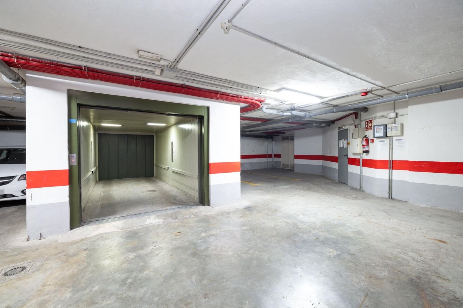 Garaż na sprzedaż w Miasto Grenada - 31 500 € (Ref: 9945940)
