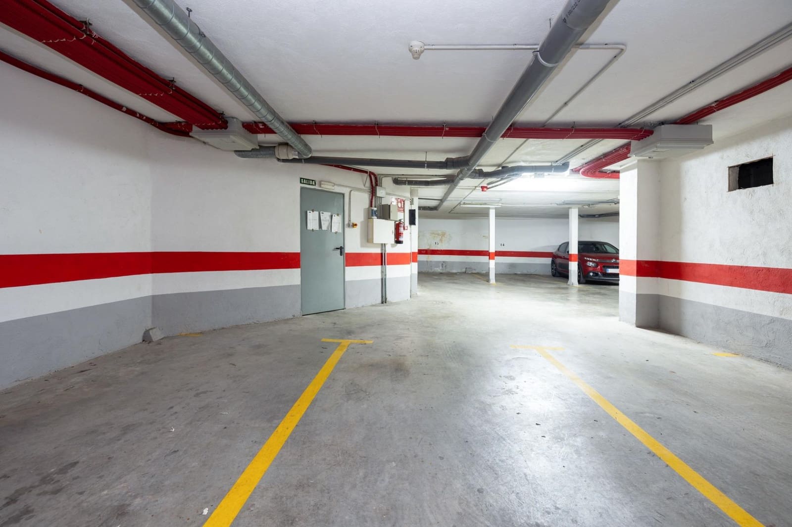 Garaż na sprzedaż w Miasto Grenada - 31 500 € (Ref: 9945940)