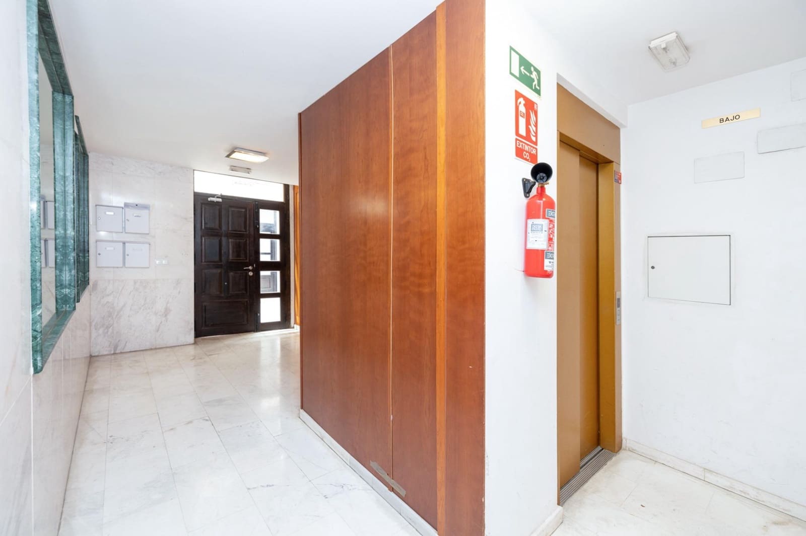 Garaż na sprzedaż w Miasto Grenada - 31 500 € (Ref: 9945940)