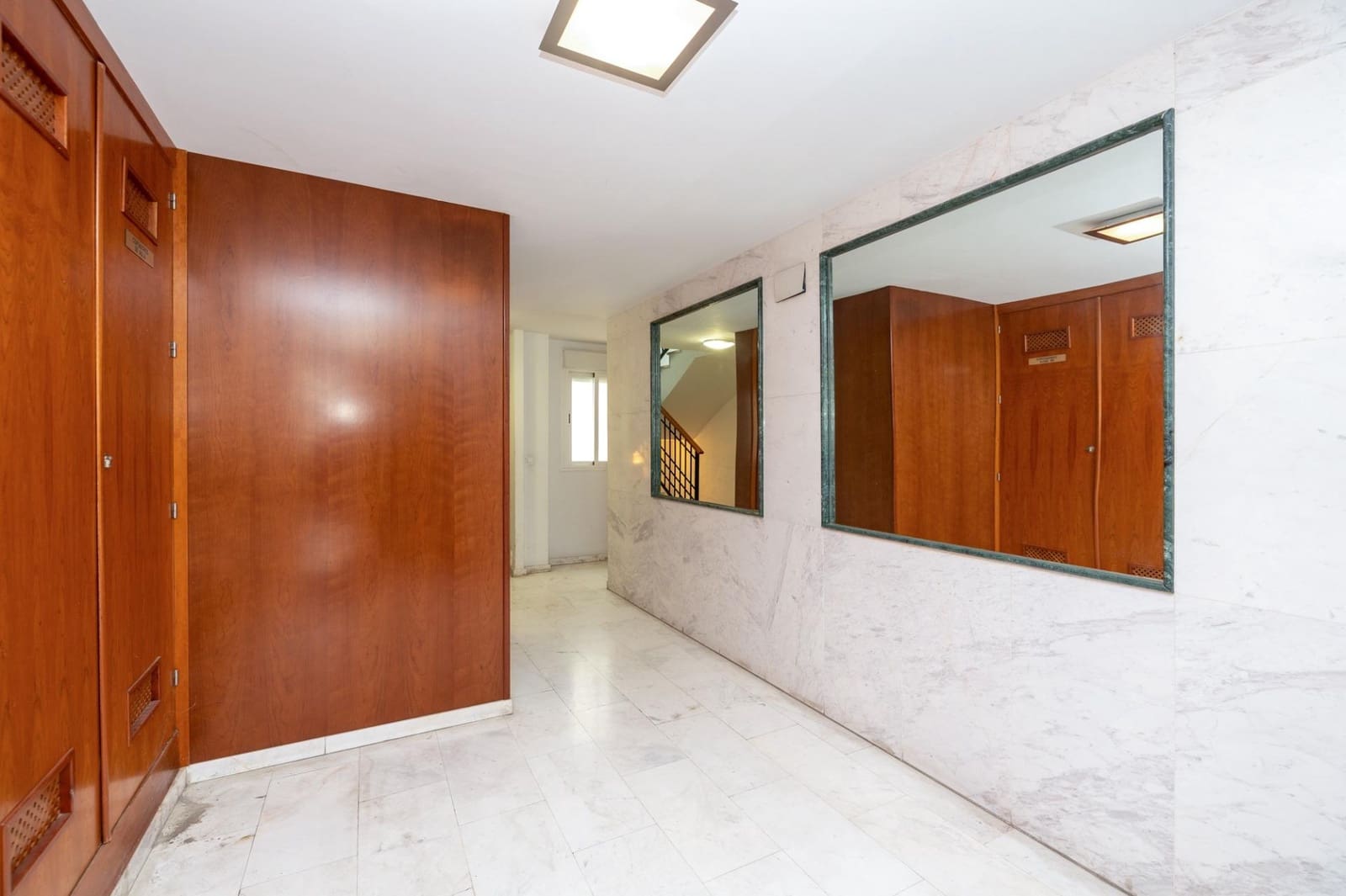 Garaż na sprzedaż w Miasto Grenada - 31 500 € (Ref: 9945940)
