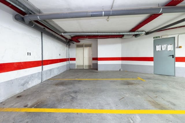 Garaż na sprzedaż w Miasto Grenada - 31 500 € (Ref: 9945940)