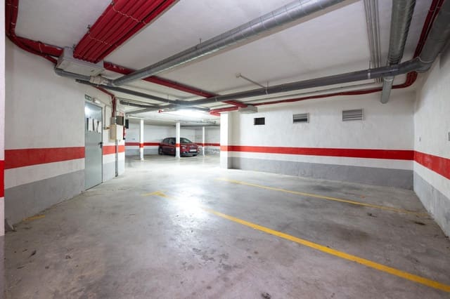 Garaż na sprzedaż w Miasto Grenada - 31 500 € (Ref: 9945940)