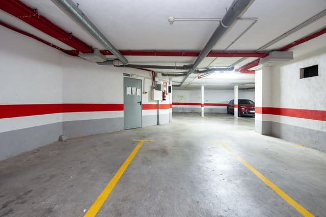 Garaż na sprzedaż w Miasto Grenada - 31 500 € (Ref: 9945940)