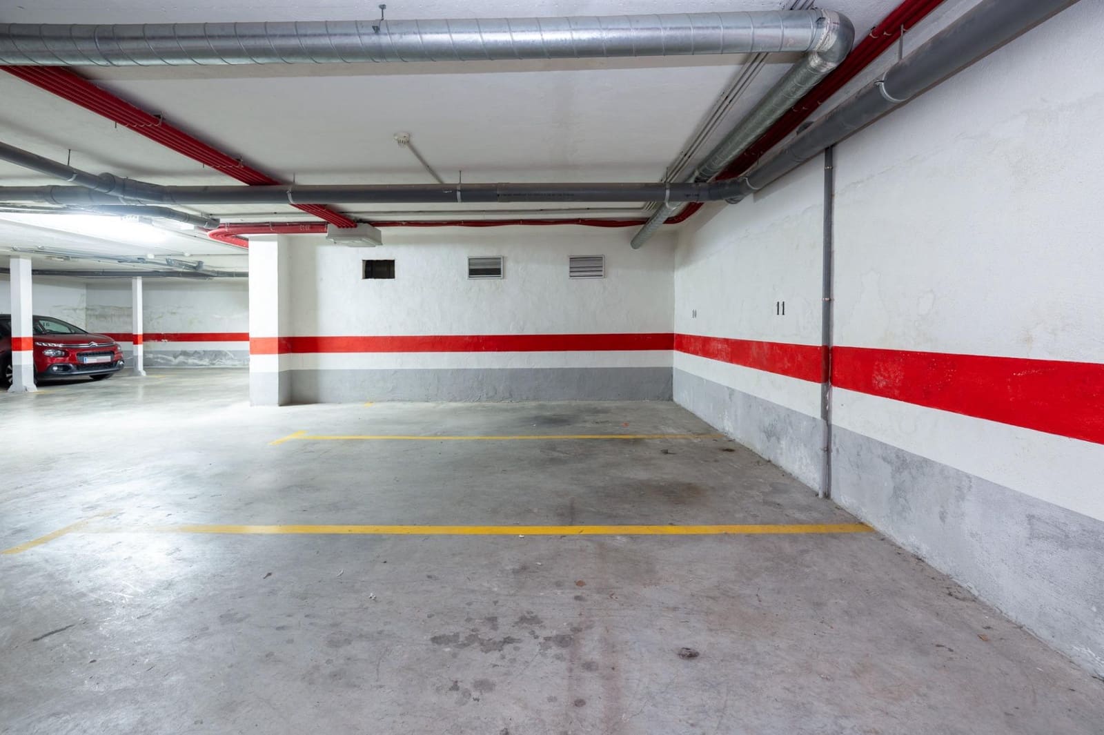 Garaż na sprzedaż w Miasto Grenada - 31 500 € (Ref: 9945940)