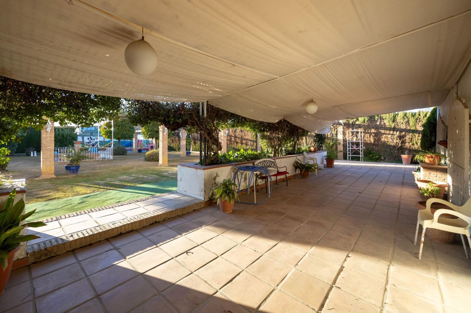 Negocio de 4 habitaciones en Granada ciudad en venta con garaje - 640.000 € (Ref: 9945945)
