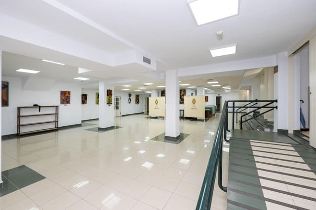 Erhverv til salg i Carretera de la Sierra, Granada by - € 830.000 (Ref: 9948259)