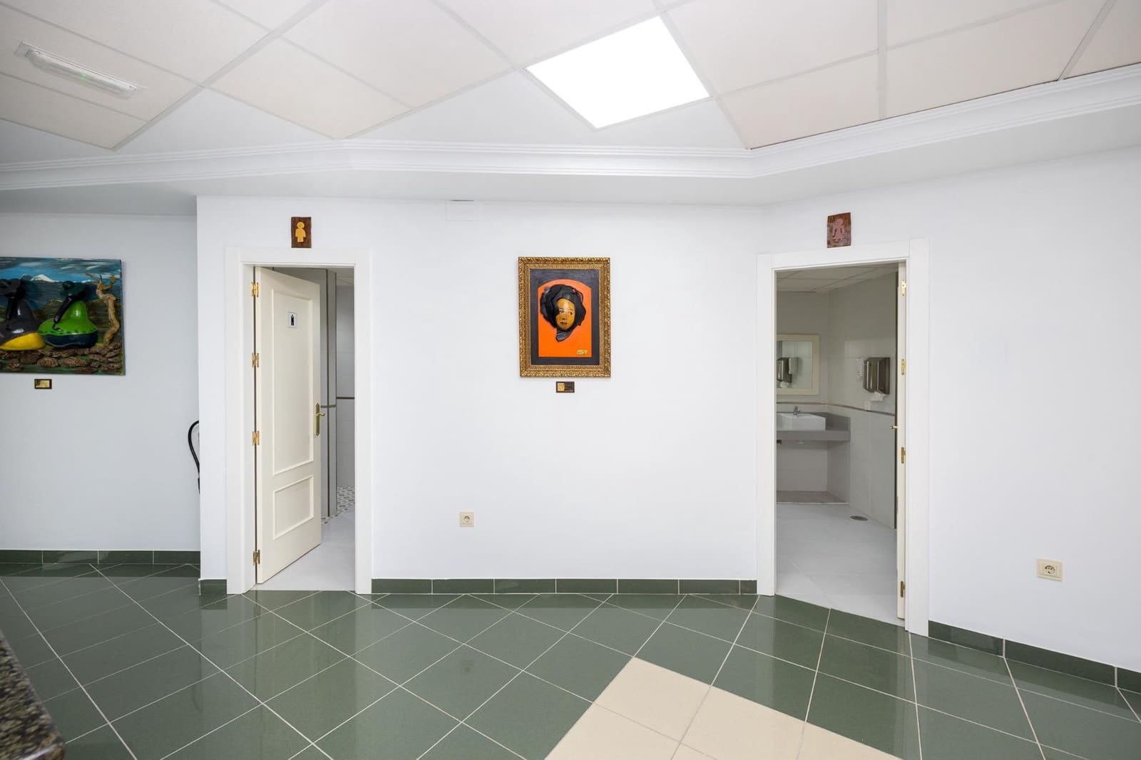 Erhverv til salg i Granada by - € 830.000 (Ref: 9948259)