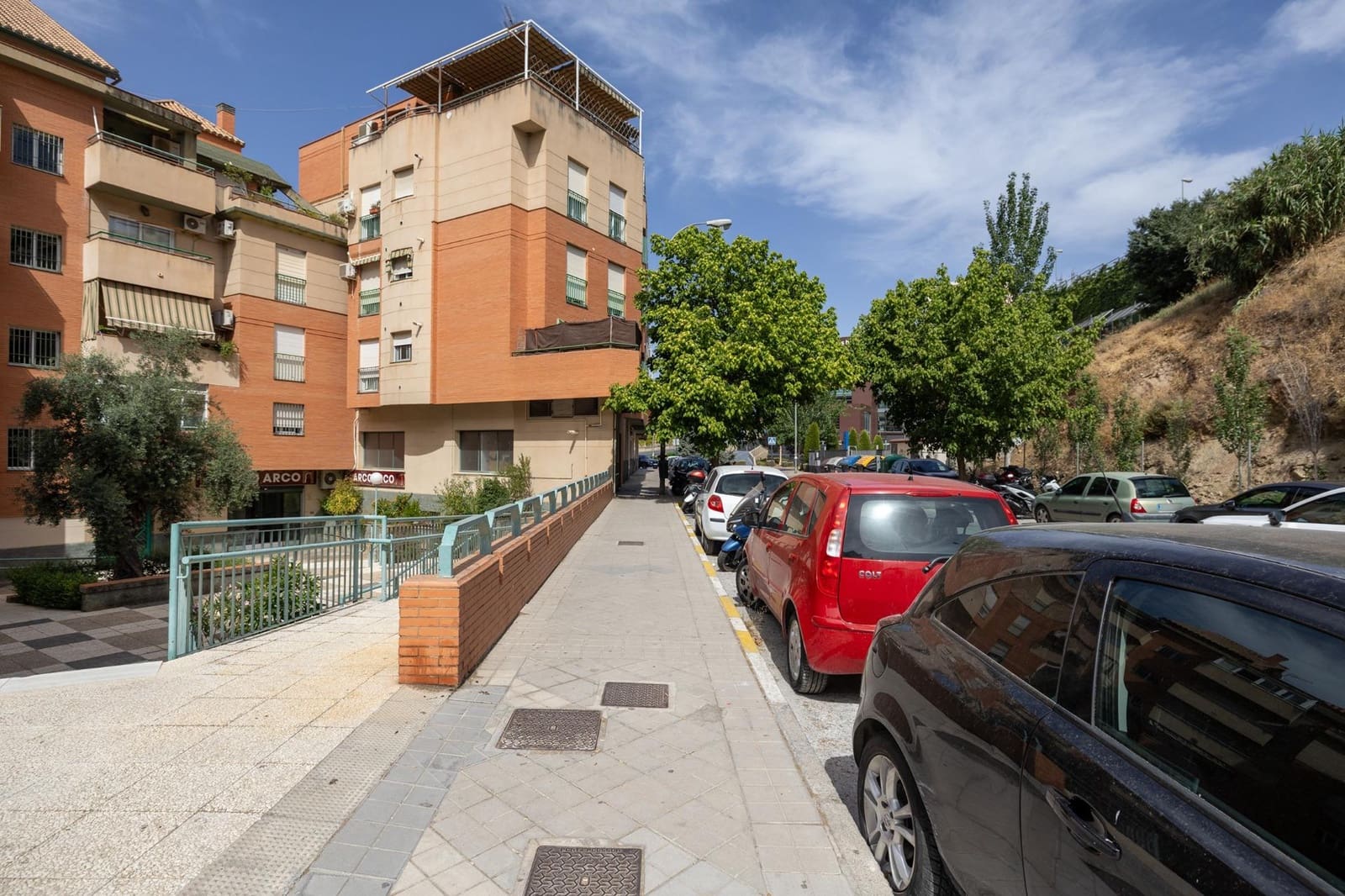 Erhverv til salg i Granada by - € 830.000 (Ref: 9948259)
