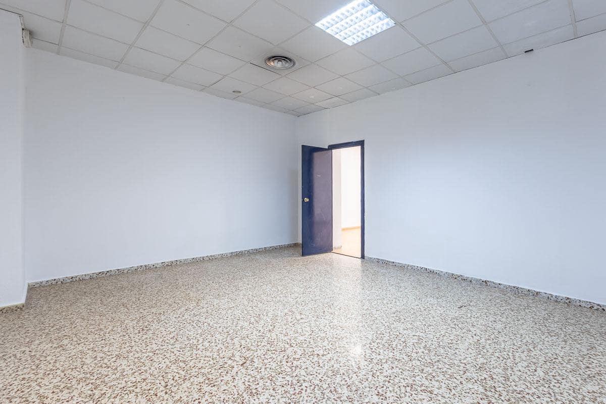 4 chambre Local Commercial à vendre à Maracena - 154 900 € (Ref: 9948262)