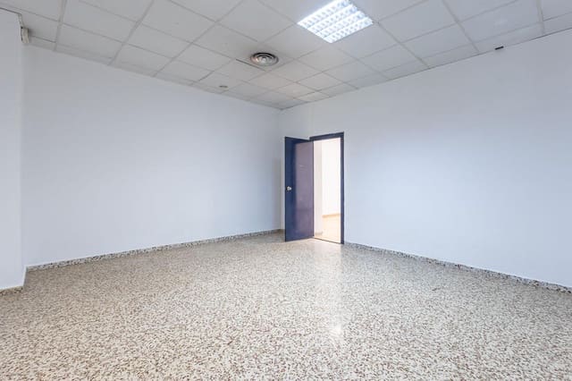 4 soverom Kommersiell til salgs i Maracena - € 154 900 (Ref: 9948262)