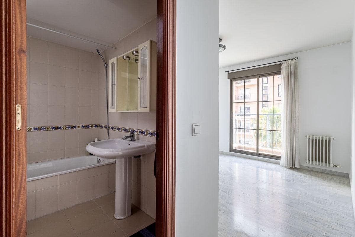 3 quarto Apartamento para venda em Granada cidade com piscina garagem - 355 000 € (Ref: 9948263)