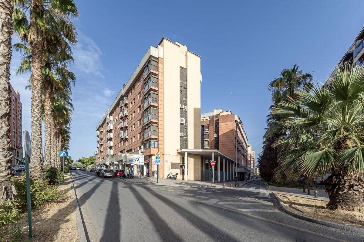 3 quarto Apartamento para venda em Granada cidade com piscina garagem - 355 000 € (Ref: 9948263)