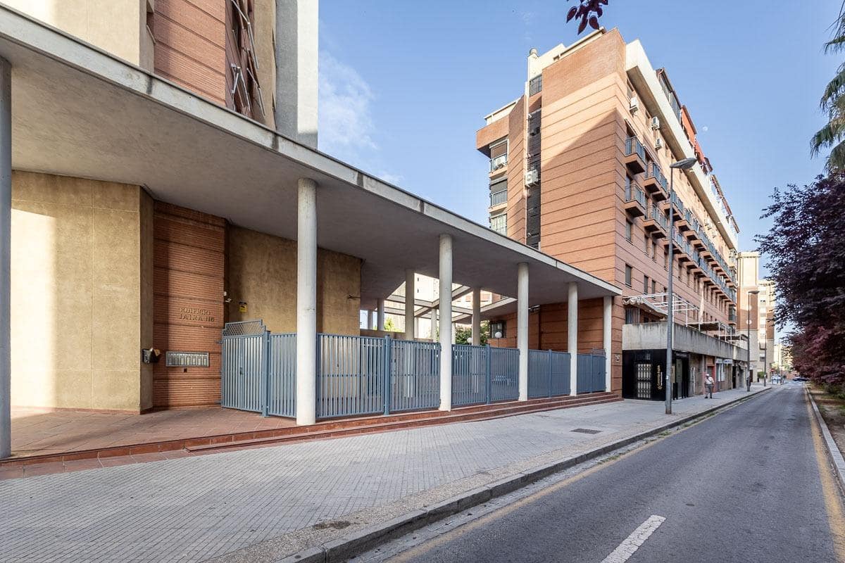 3 quarto Apartamento para venda em Granada cidade com piscina garagem - 355 000 € (Ref: 9948263)