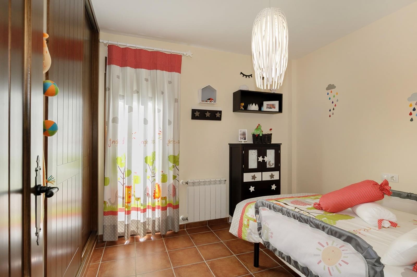 3 slaapkamer Halfvrijstaande villa te koop in Granada stad met garage - € 320.000 (Ref: 9948265)