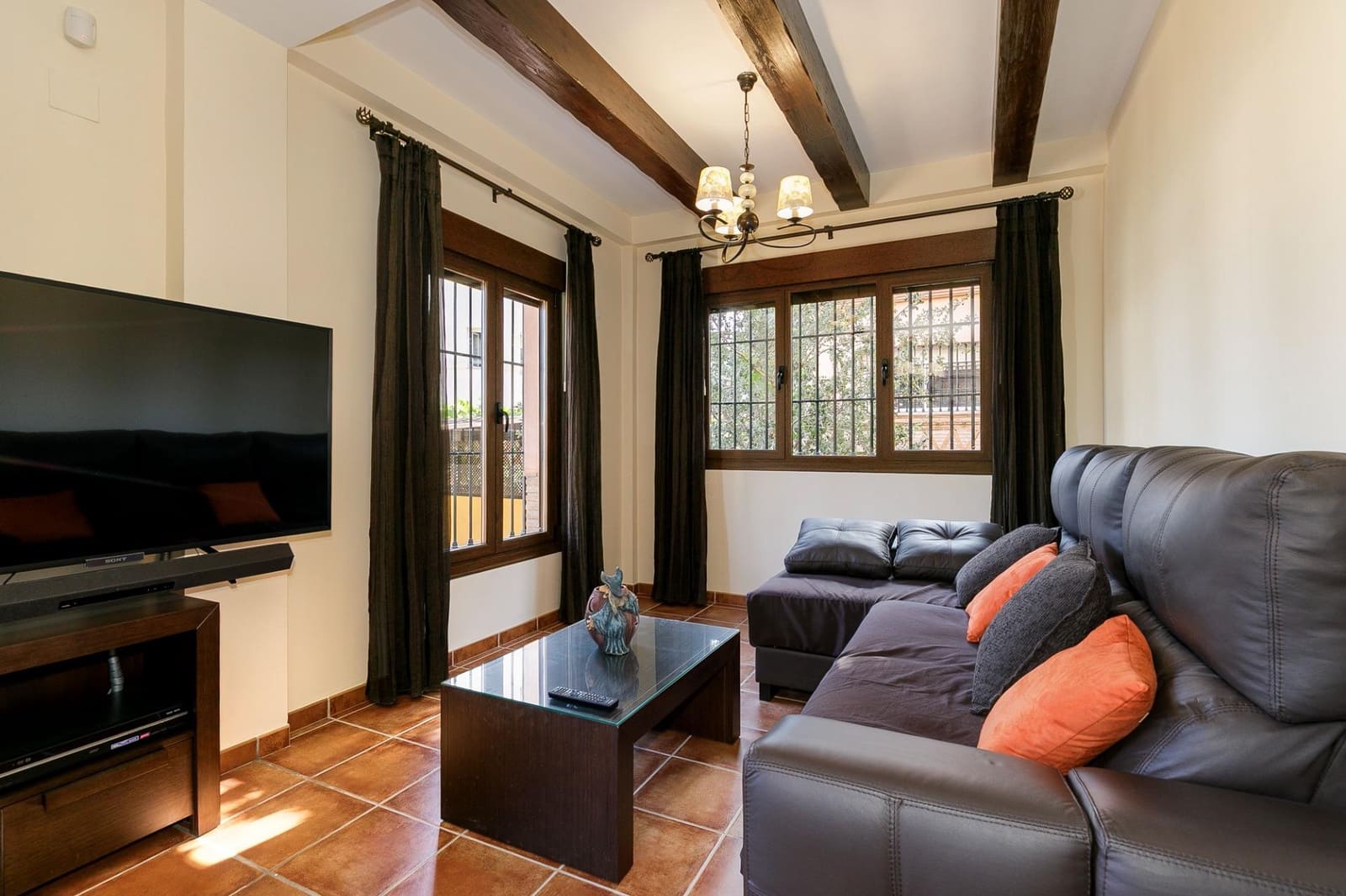 3 slaapkamer Halfvrijstaande villa te koop in Granada stad met garage - € 320.000 (Ref: 9948265)