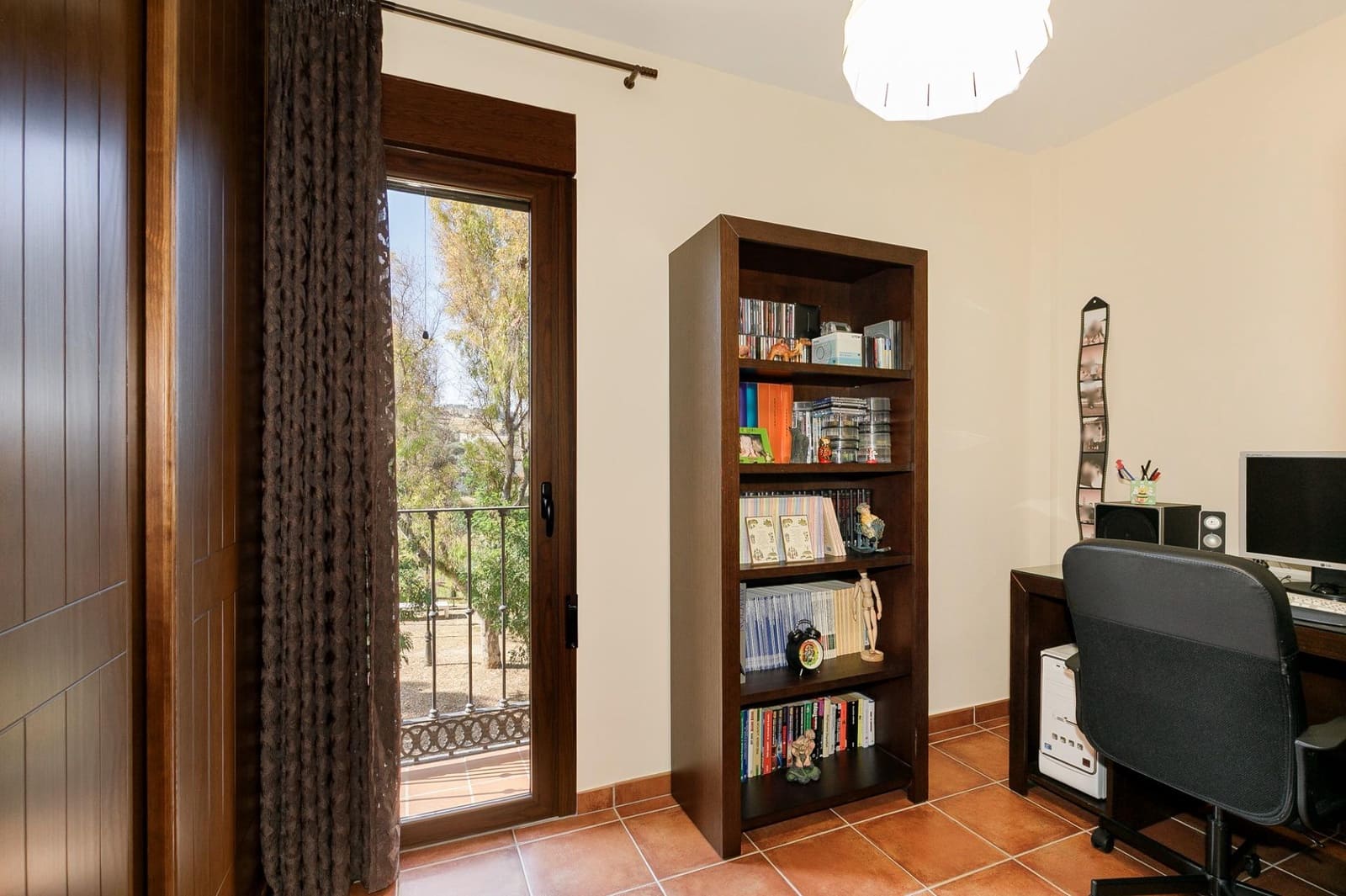 3 slaapkamer Halfvrijstaande villa te koop in Granada stad met garage - € 320.000 (Ref: 9948265)