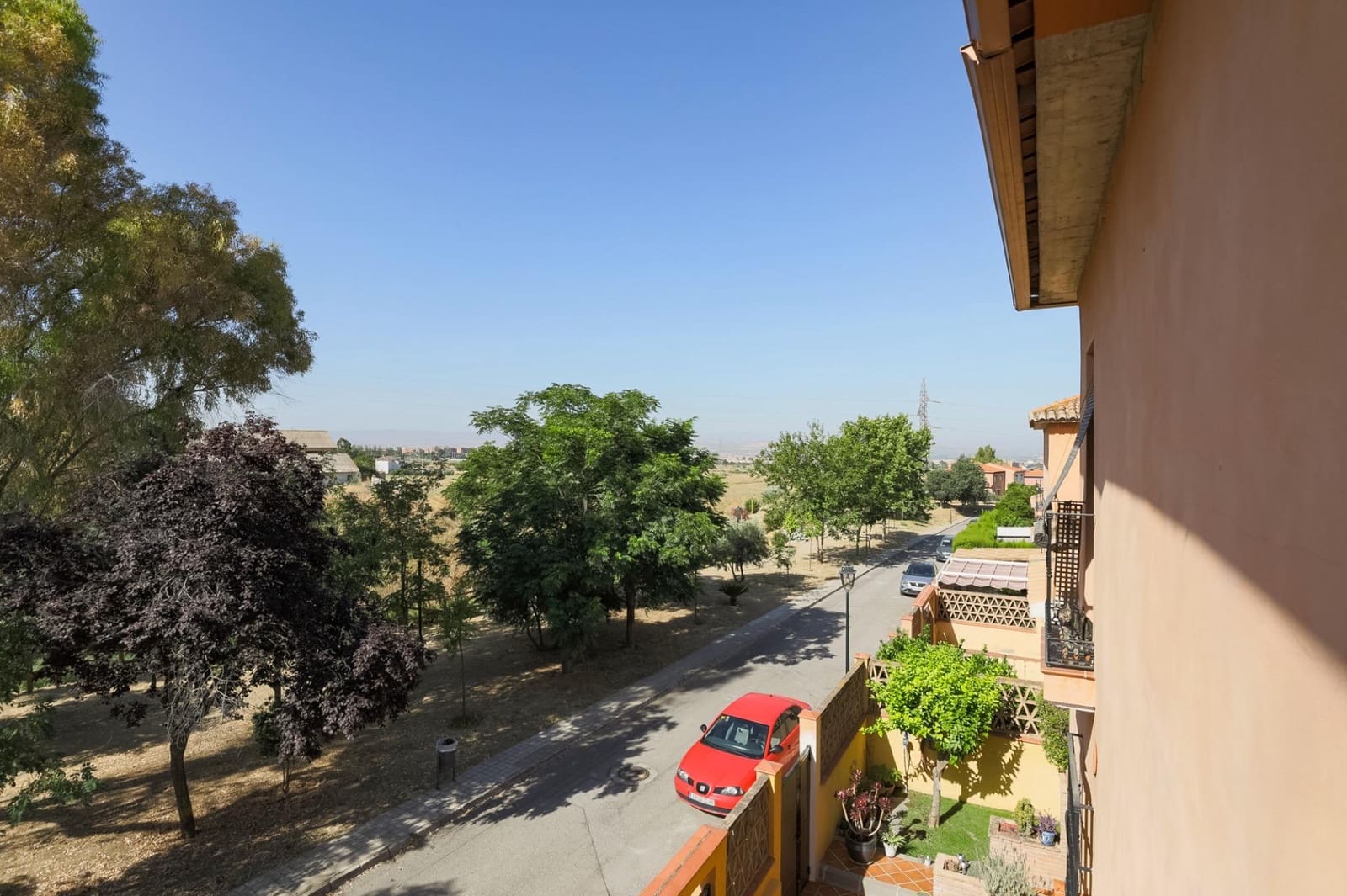 3 slaapkamer Halfvrijstaande villa te koop in Granada stad met garage - € 320.000 (Ref: 9948265)