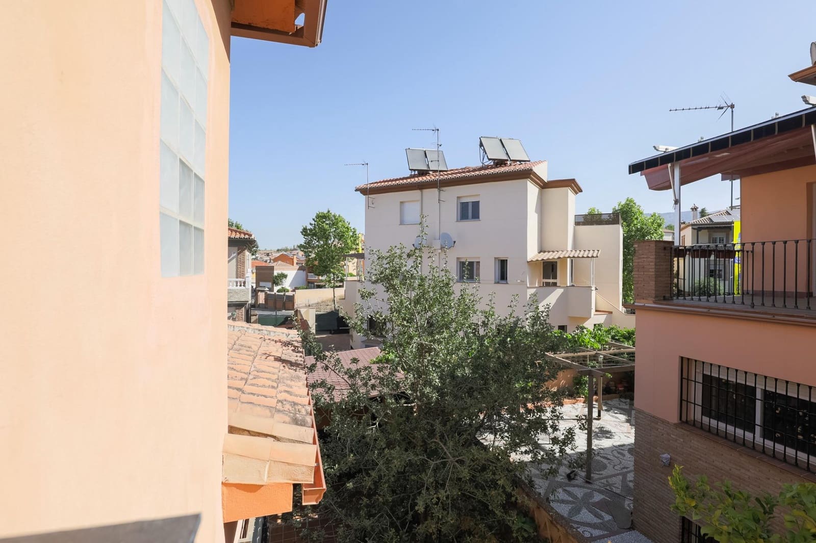 3 slaapkamer Halfvrijstaande villa te koop in Granada stad met garage - € 320.000 (Ref: 9948265)
