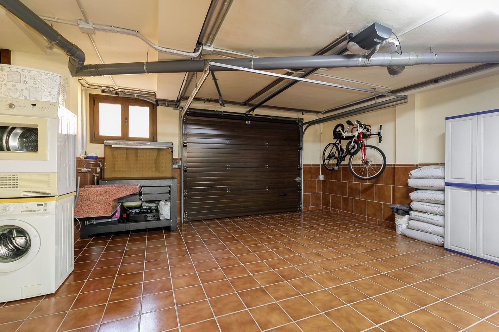 3 slaapkamer Halfvrijstaande villa te koop in Granada stad met garage - € 320.000 (Ref: 9948265)