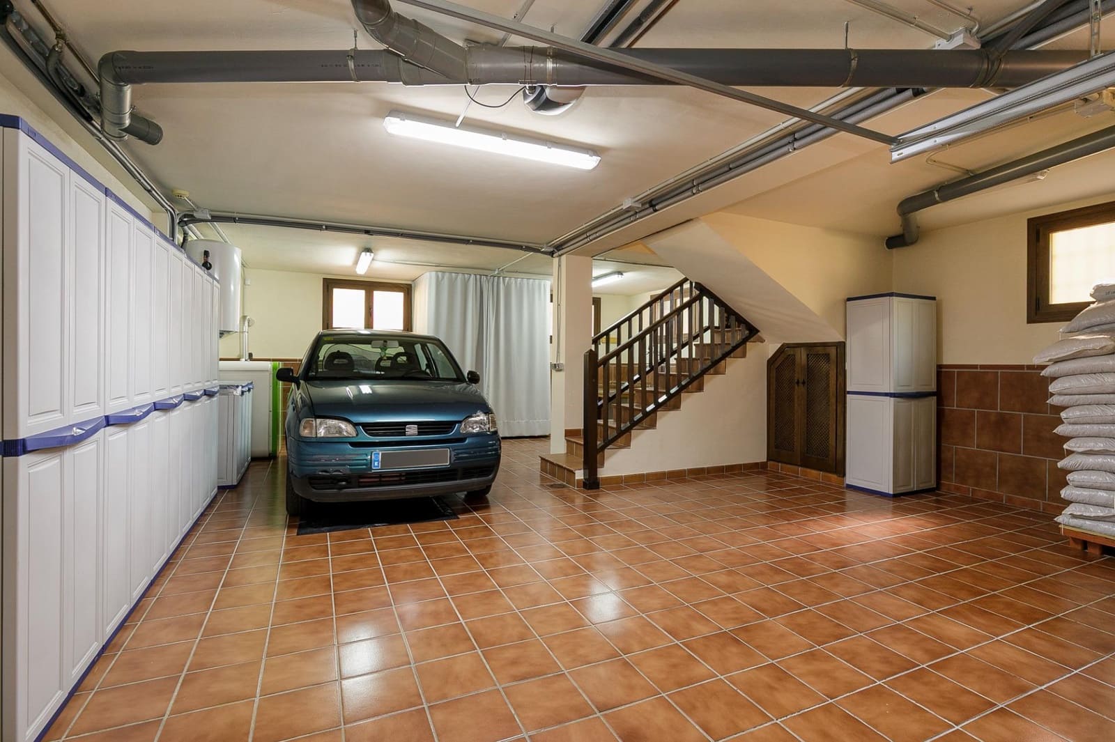 3 slaapkamer Halfvrijstaande villa te koop in Granada stad met garage - € 320.000 (Ref: 9948265)