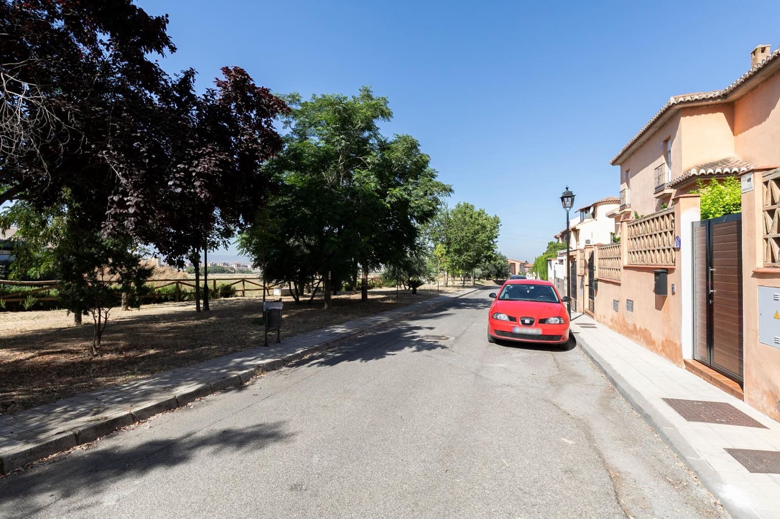 3 slaapkamer Halfvrijstaande villa te koop in Granada stad met garage - € 320.000 (Ref: 9948265)