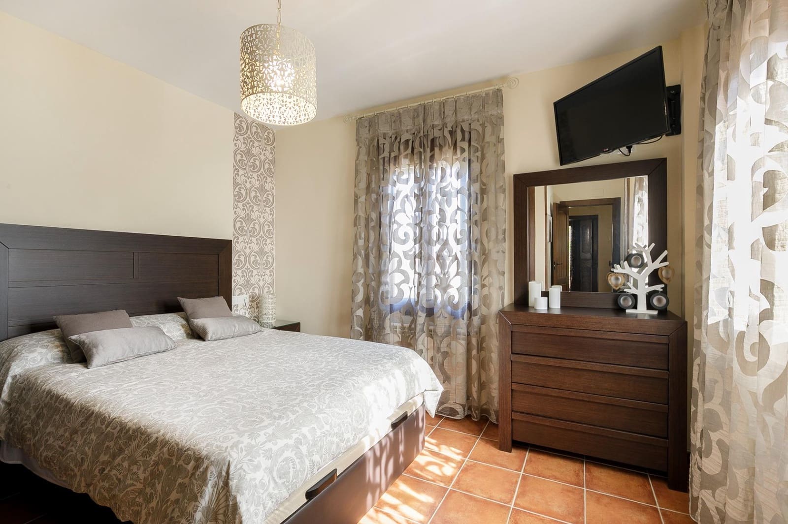 3 slaapkamer Halfvrijstaande villa te koop in Granada stad met garage - € 320.000 (Ref: 9948265)