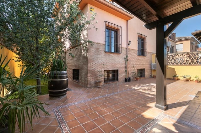 3 slaapkamer Halfvrijstaande villa te koop in Poligono Cartuja - La Paz, Granada stad met garage - € 320.000 (Ref: 9948265)