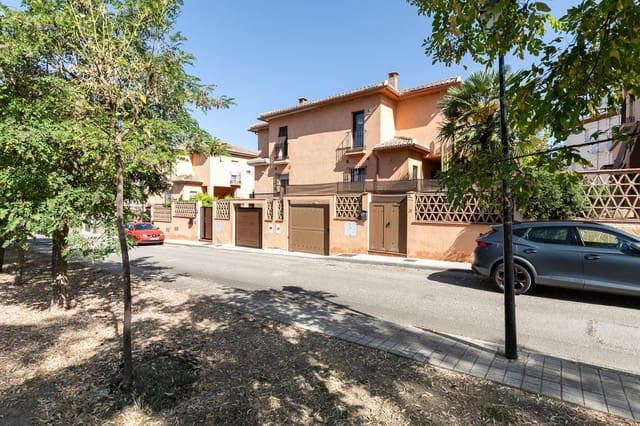 3 slaapkamer Halfvrijstaande villa te koop in Poligono Cartuja - La Paz, Granada stad met garage - € 320.000 (Ref: 9948265)