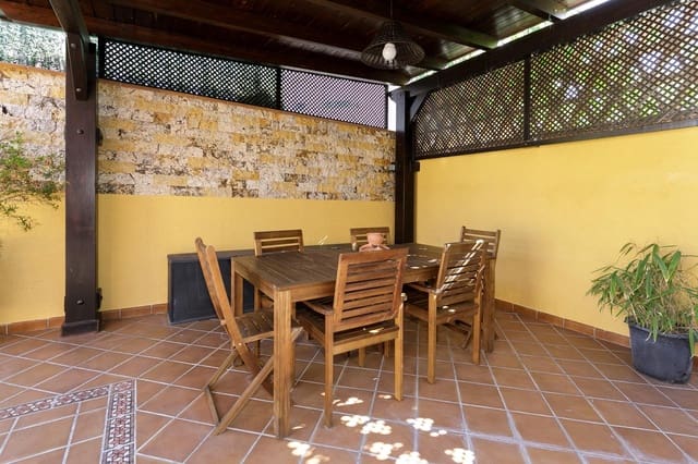 3 slaapkamer Halfvrijstaande villa te koop in Poligono Cartuja - La Paz, Granada stad met garage - € 320.000 (Ref: 9948265)