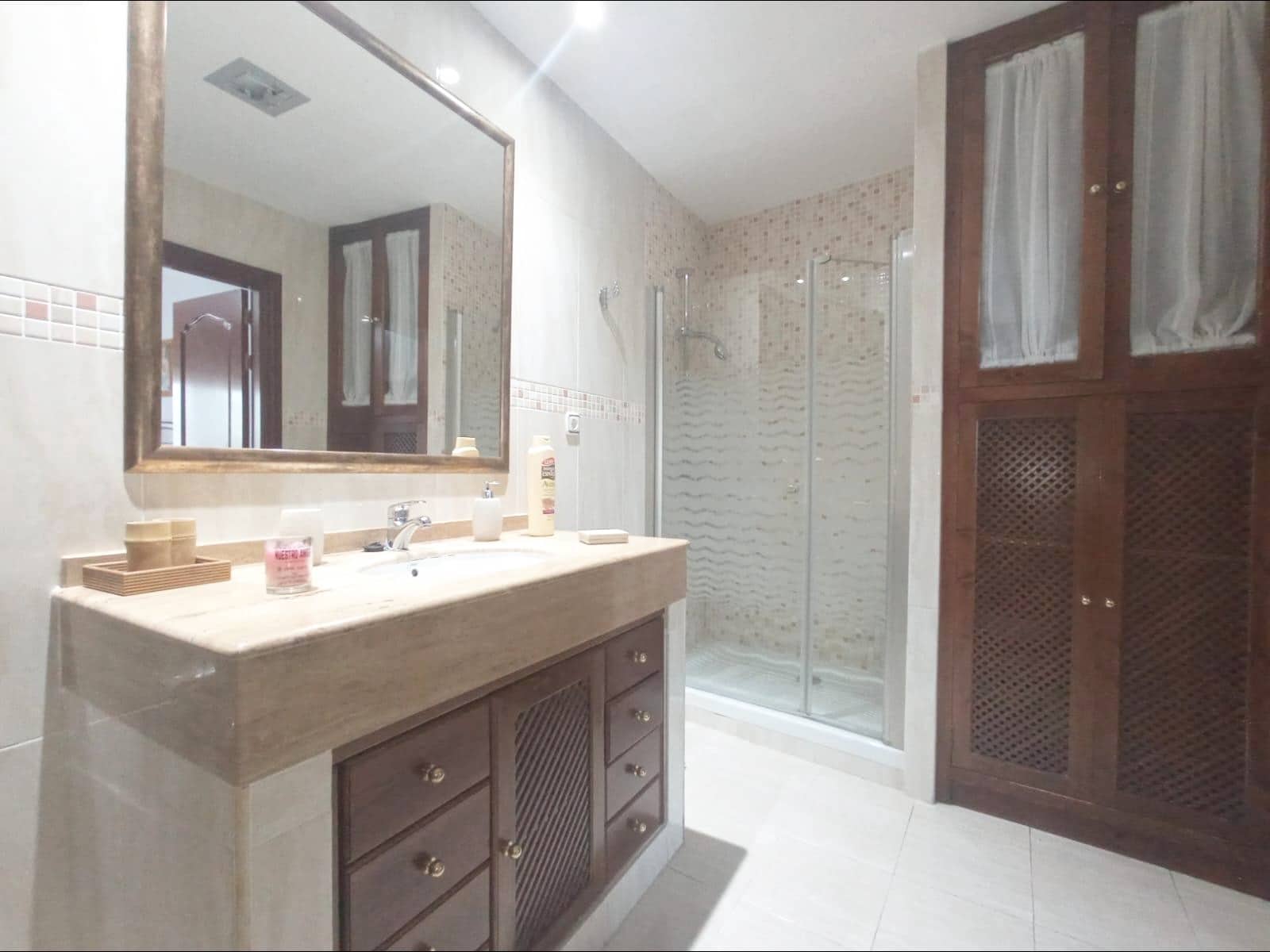 Appartement de 4 chambres à louer à Grenade ville - 1 250 € (Ref: 9950057)