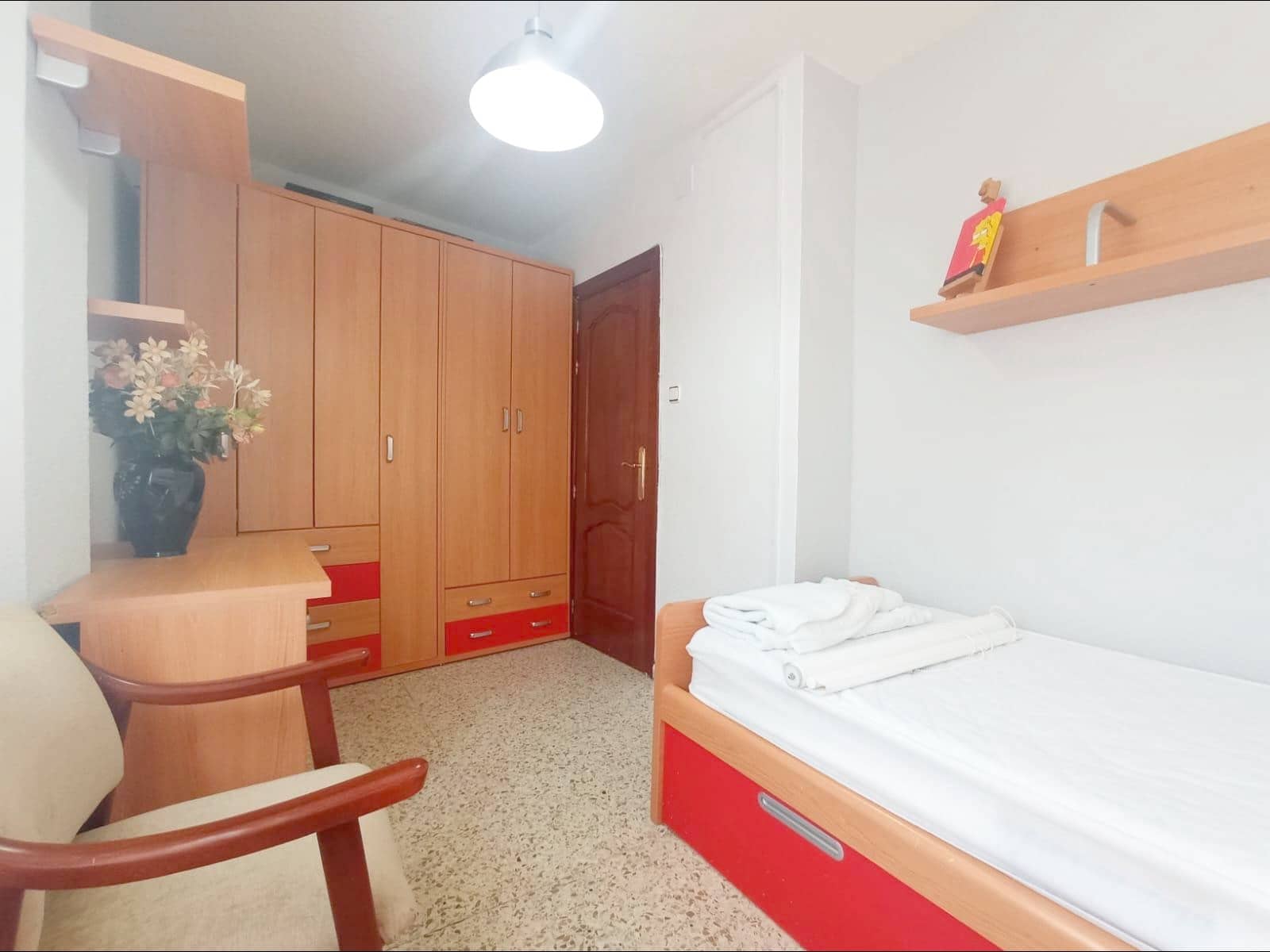 Appartement de 4 chambres à louer à Grenade ville - 1 250 € (Ref: 9950057)