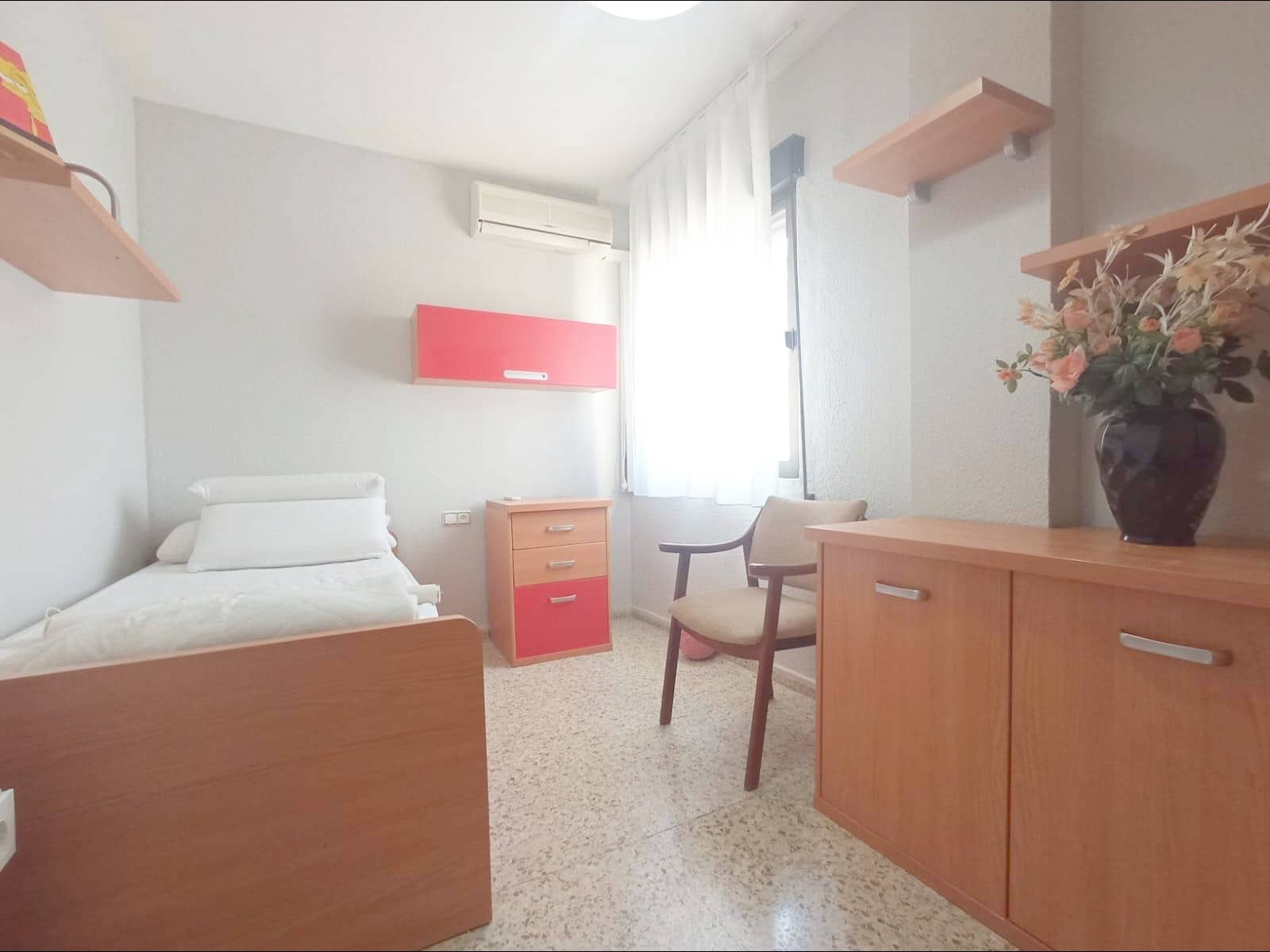 Appartement de 4 chambres à louer à Grenade ville - 1 250 € (Ref: 9950057)