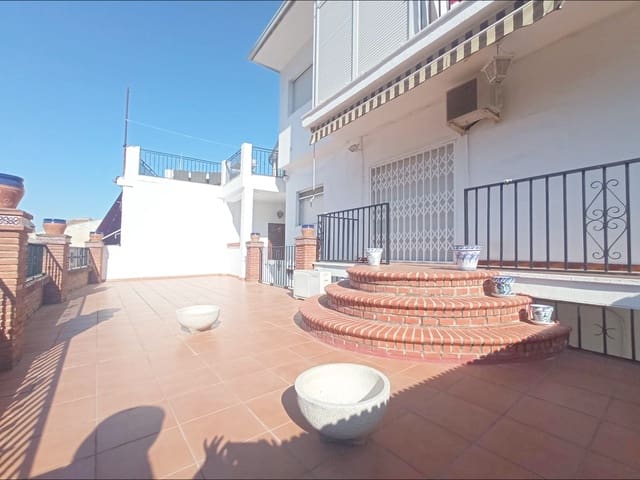 Appartement de 4 chambres à louer à Grenade ville - 1 250 € (Ref: 9950057)