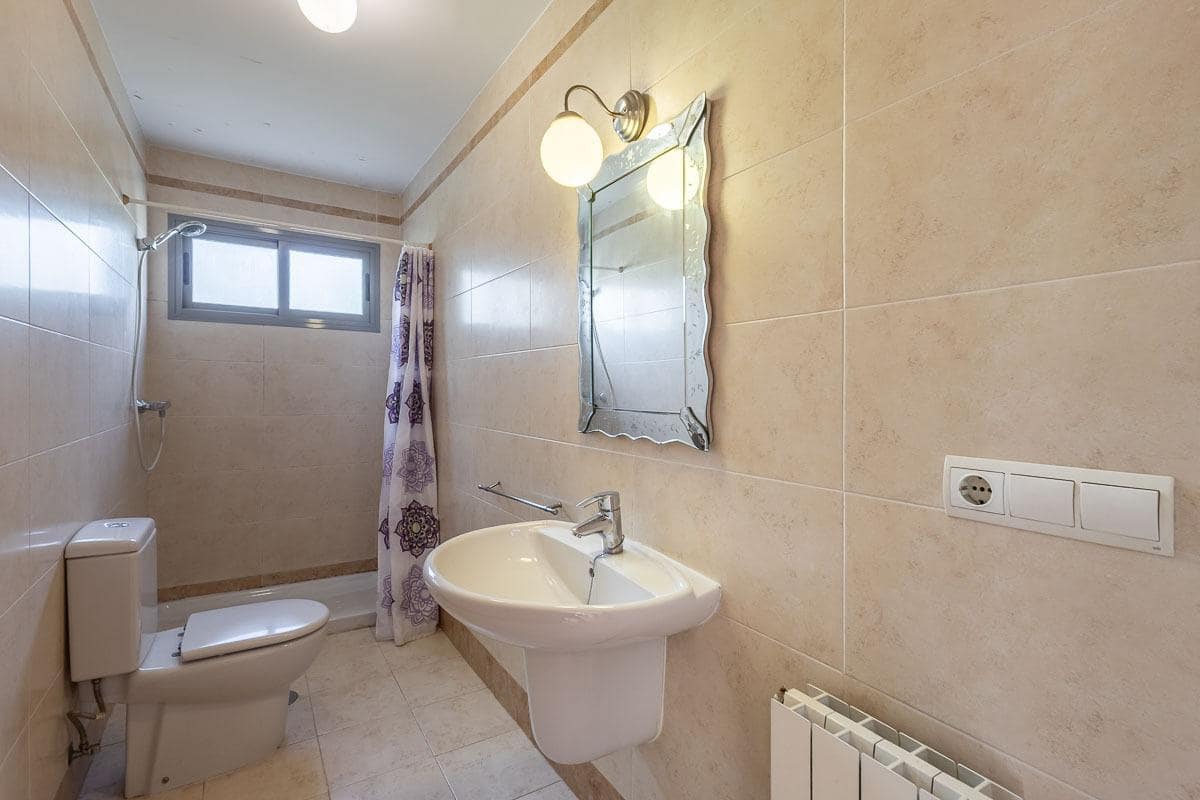 4 sypialnia Dom blizniak na sprzedaż w Jun z garażem - 269 000 € (Ref: 9950058)