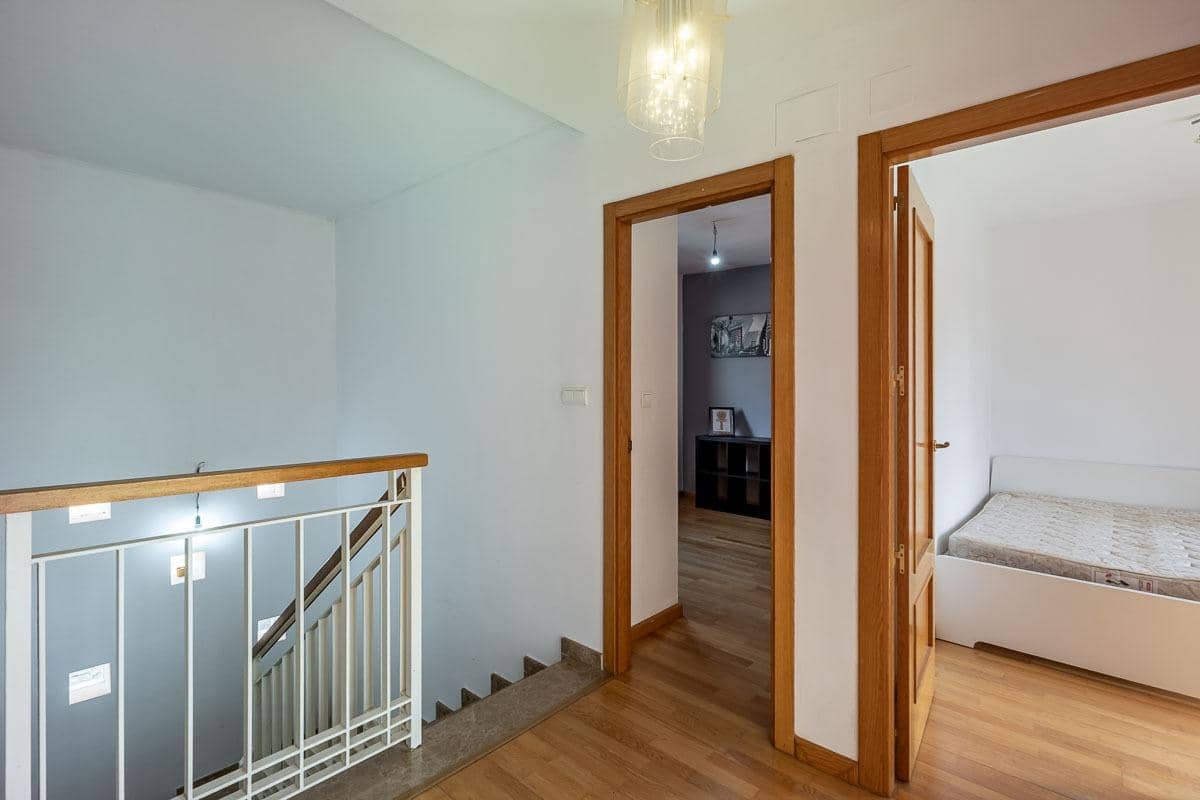 4 sypialnia Dom blizniak na sprzedaż w Jun z garażem - 269 000 € (Ref: 9950058)
