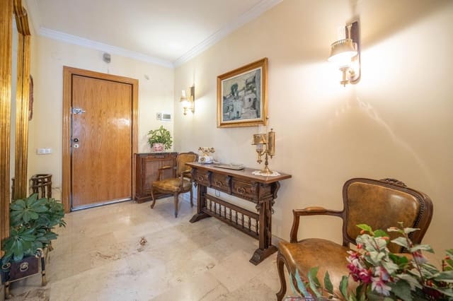 4 soveværelse Lejlighed til salg i Camino de Ronda - Rosaleda, Granada by med garage - € 480.000 (Ref: 9950060)