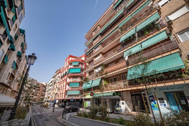 4 soveværelse Lejlighed til salg i Camino de Ronda - Rosaleda, Granada by med garage - € 480.000 (Ref: 9950060)