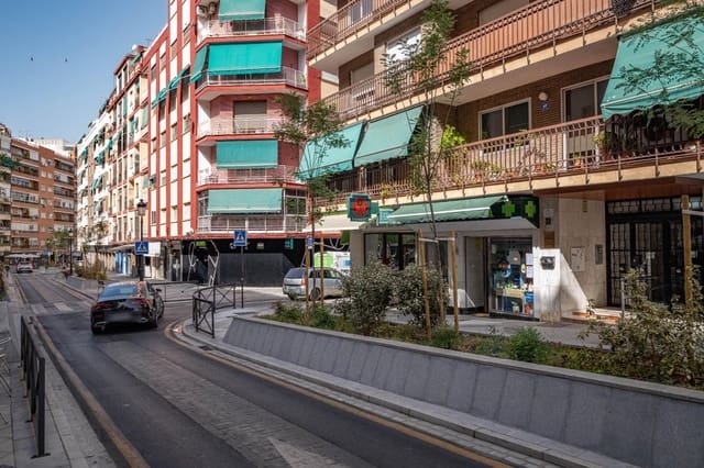 4 soveværelse Lejlighed til salg i Camino de Ronda - Rosaleda, Granada by med garage - € 480.000 (Ref: 9950060)